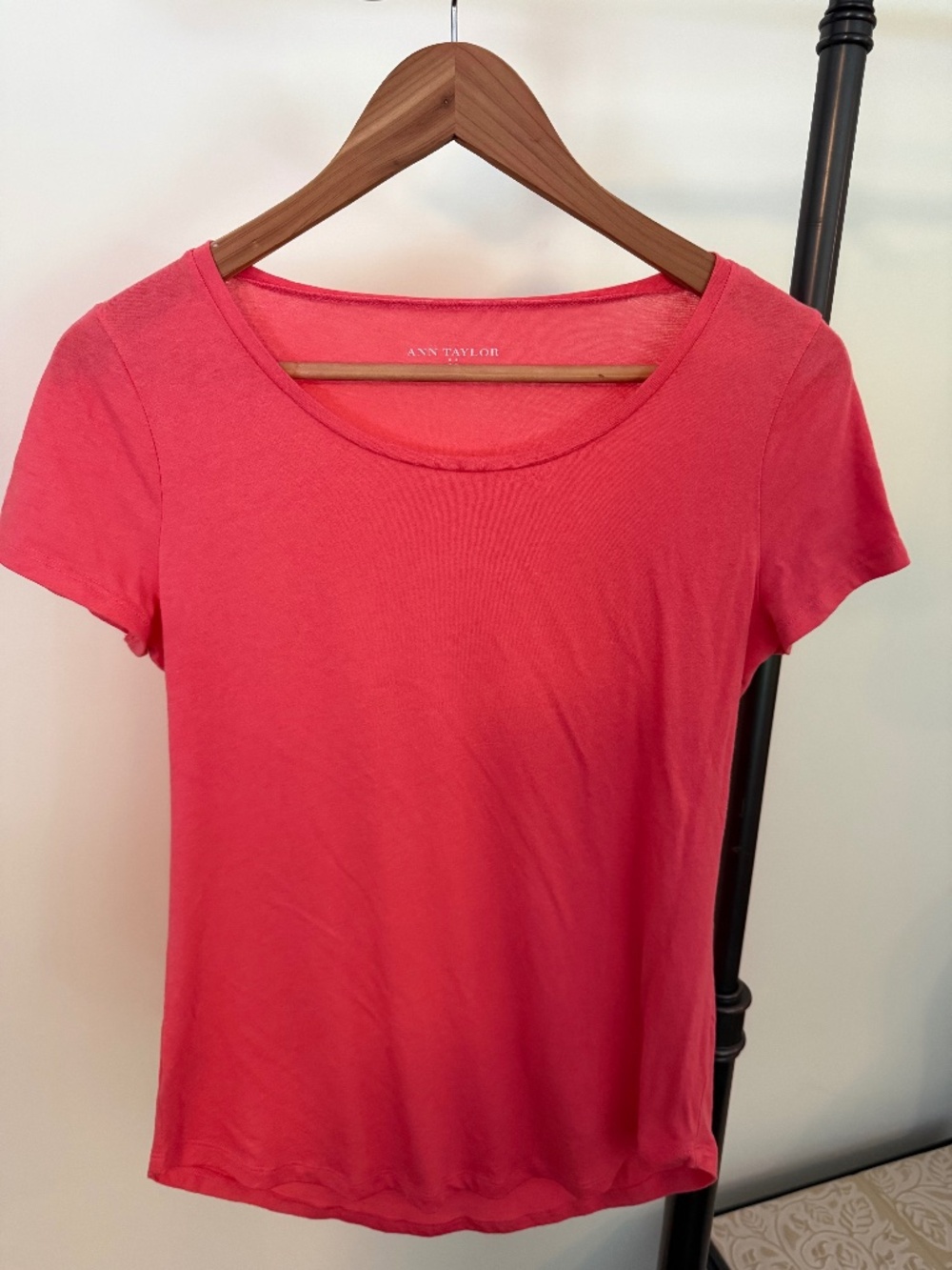 Ann Taylor Coral Scoop Neck Short Sleeve Tee